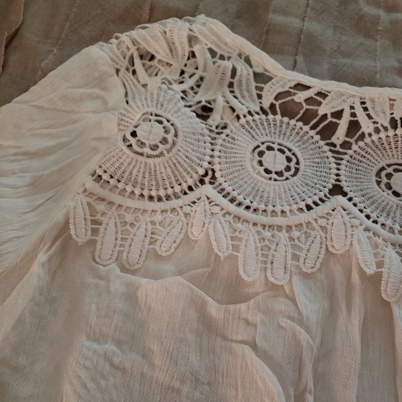 🔶️ Lace Long Sleeve Crop - Picture 3 of 5